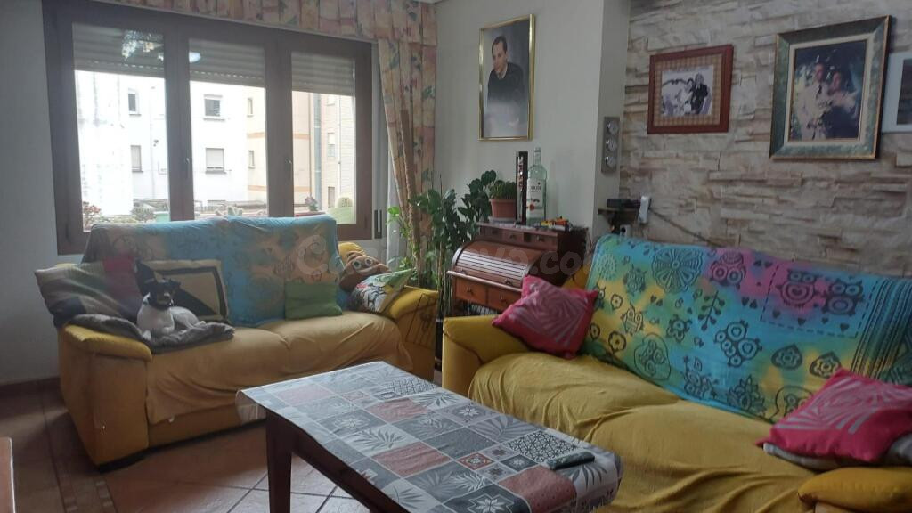 Oportunidad Única en Logroño: Piso de Tres habitaciones Cerc - foto 4