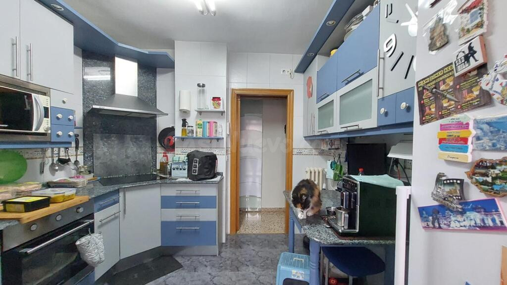 Oportunidad Única en Logroño: Piso de Tres habitaciones Cerc - foto 5