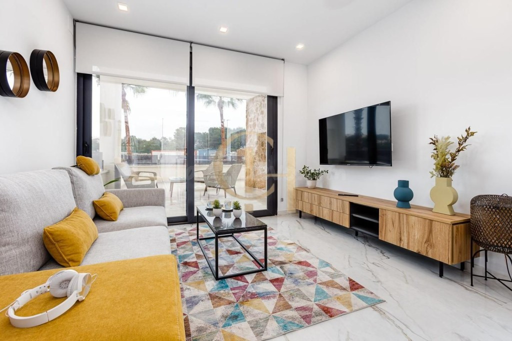 Precioso Bungalow con su modernidad y sostenibilidad en Torrevieja.