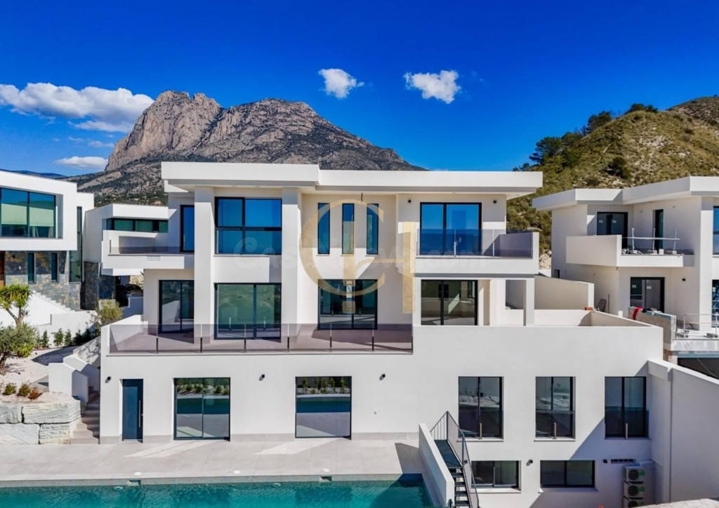 Exclusiva villa con vistas al mar y diseño único