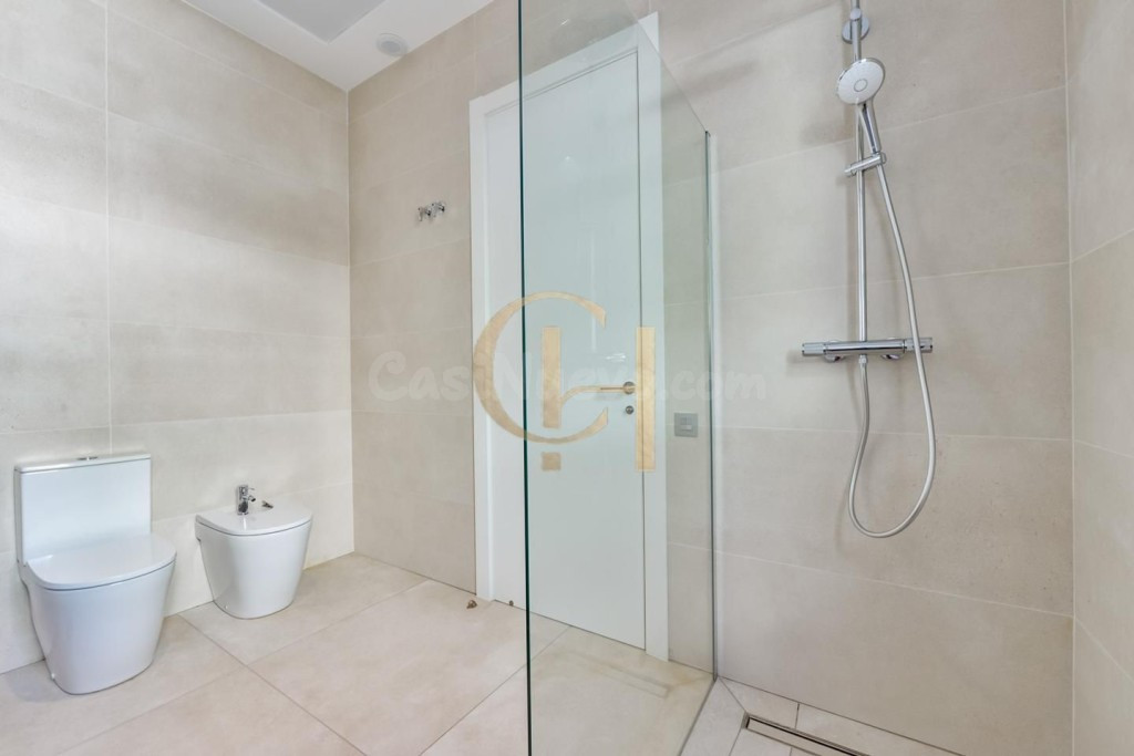 Exclusiva villa con vistas al mar y diseño único - foto 3