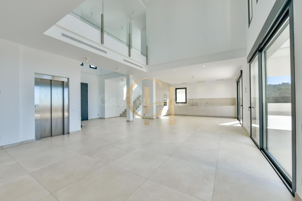 Exclusiva villa con vistas al mar y diseño único - foto 4
