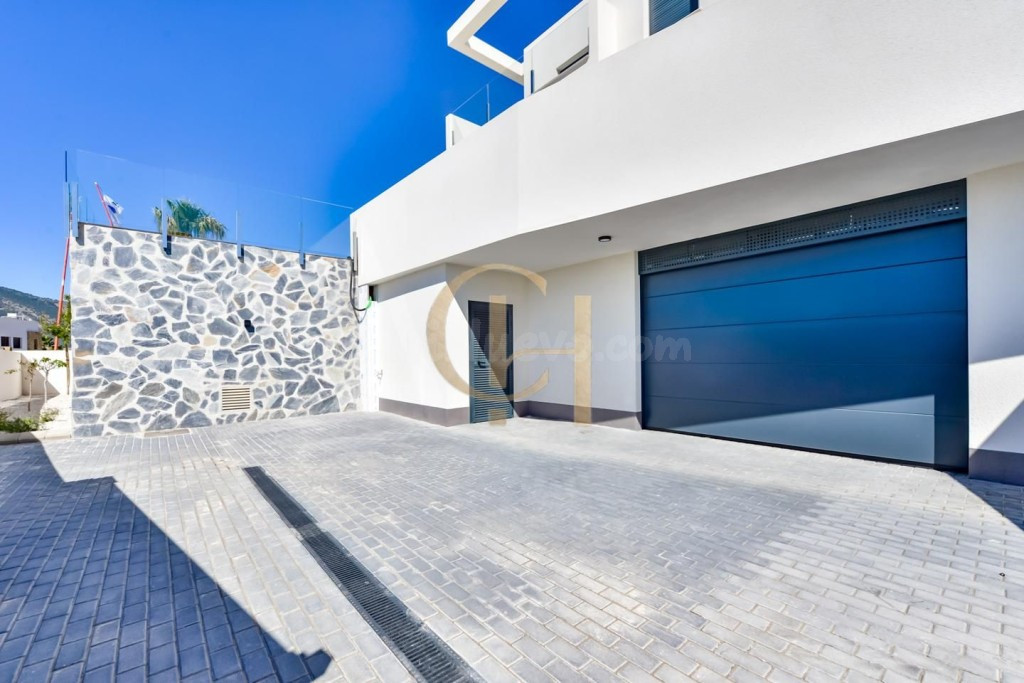 Moderna villa independiente con piscina privada y garaje - foto 3