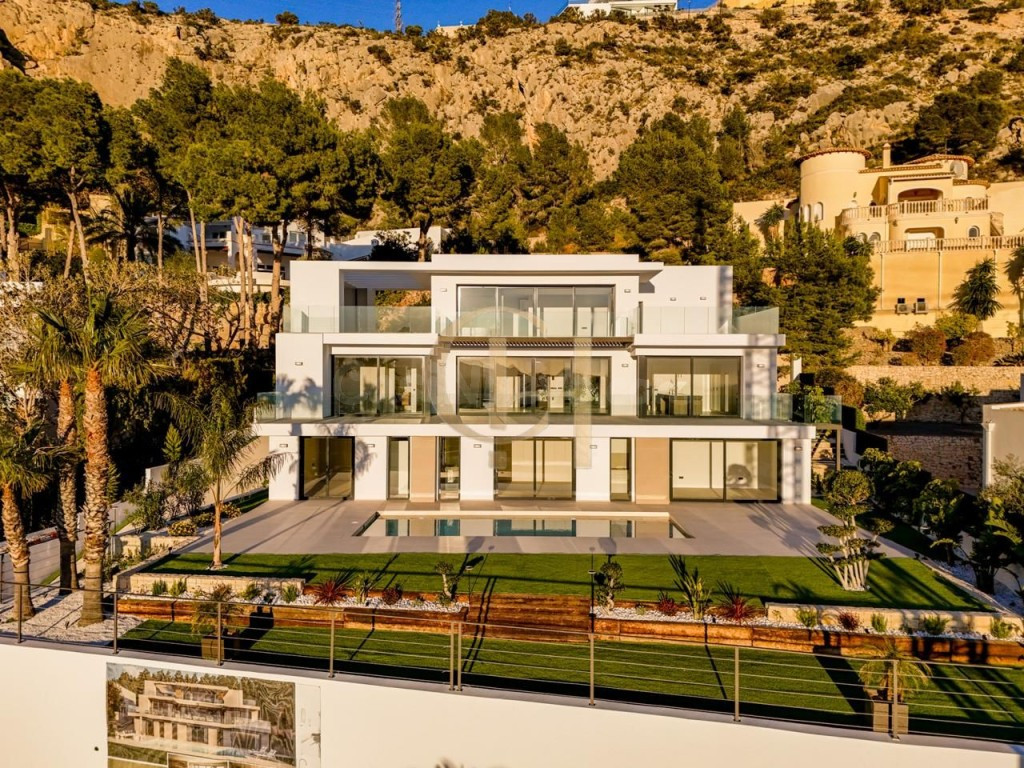 Villa de Autor Suspendida sobre el Mediterráneo en la Zona Más Exclusiva de Altea