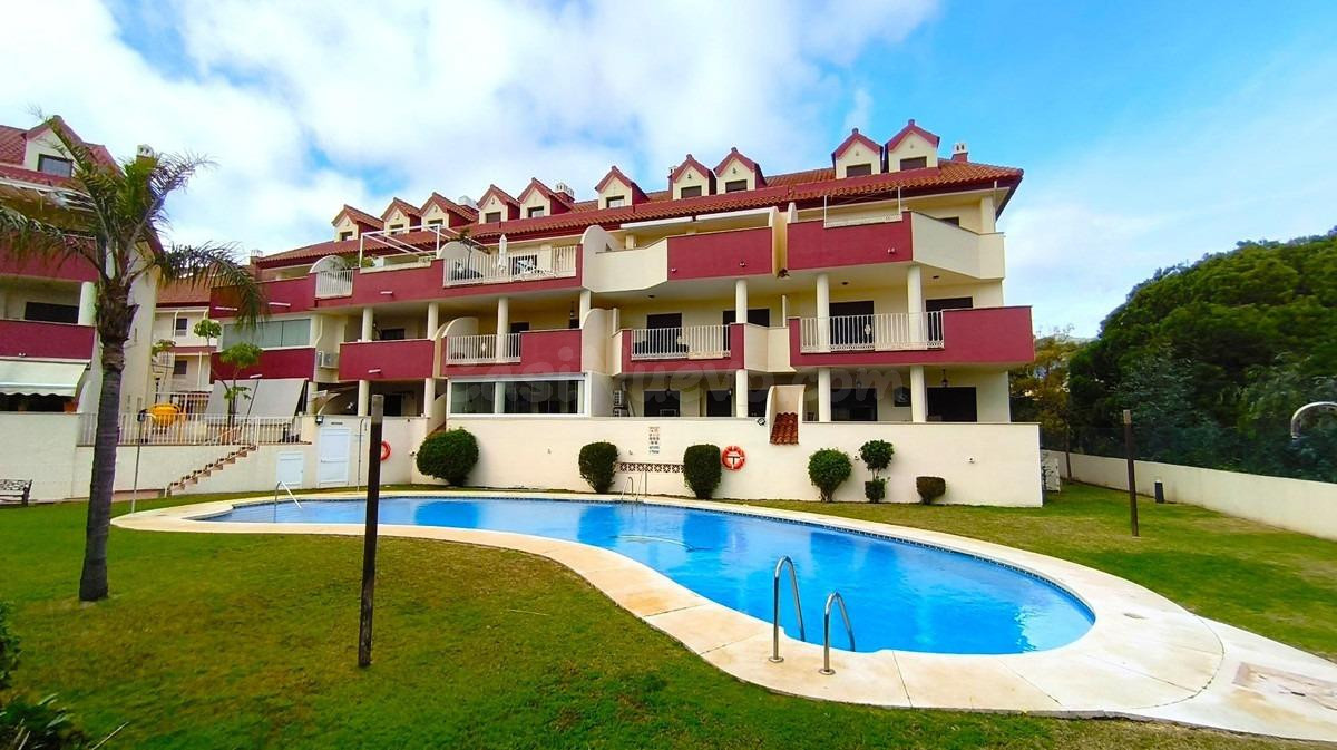 Ático dúplex de 4 dormitorios en alquiler de larga temporada en Torrequebrada