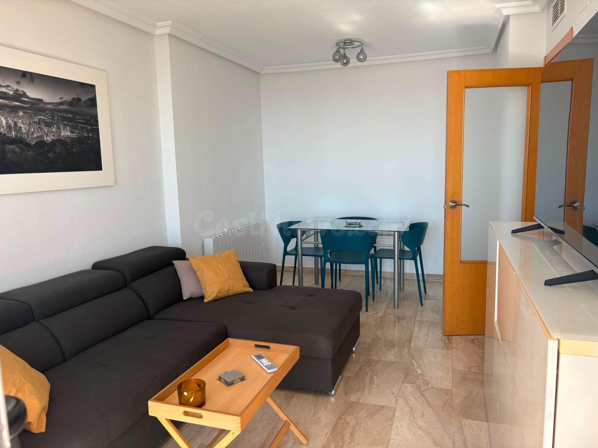 Acogedor Piso de 1 Dormitorio con Terraza y Parking – Av. Adolfo Suárez, Benidorm - foto 2