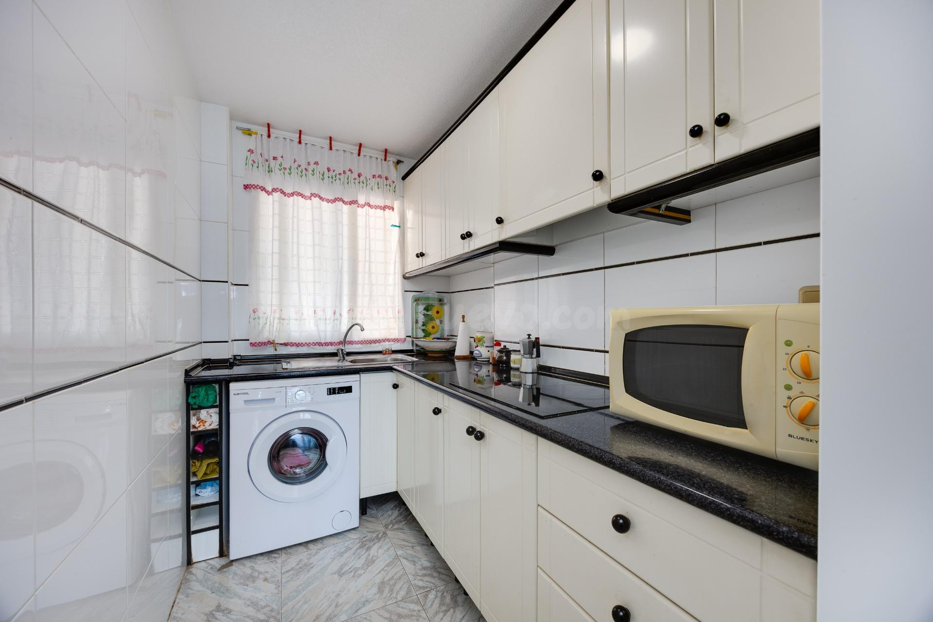 Apartamento con vistas al mar a solo 100 metros de la playa  - foto 3