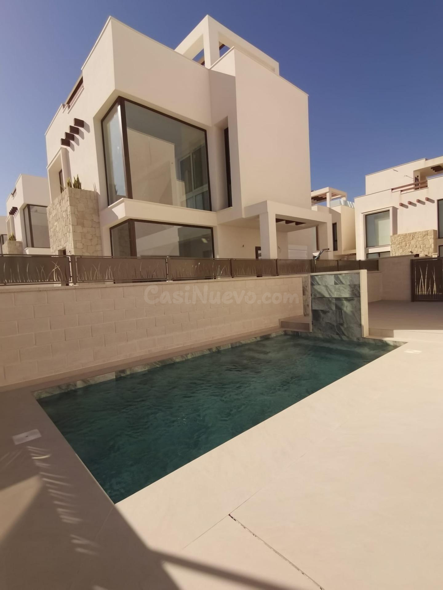 Exquisita Villa con Piscina Privada y Jardín en Rojales