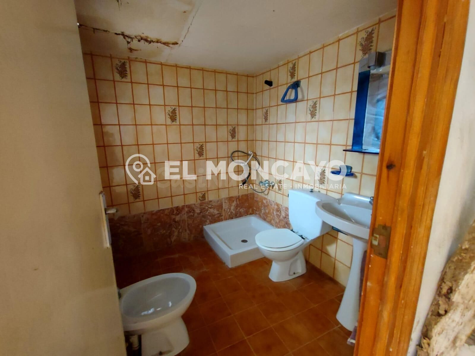Fantástica casa de pueblo esquina en el centro de Los Montes - foto 4