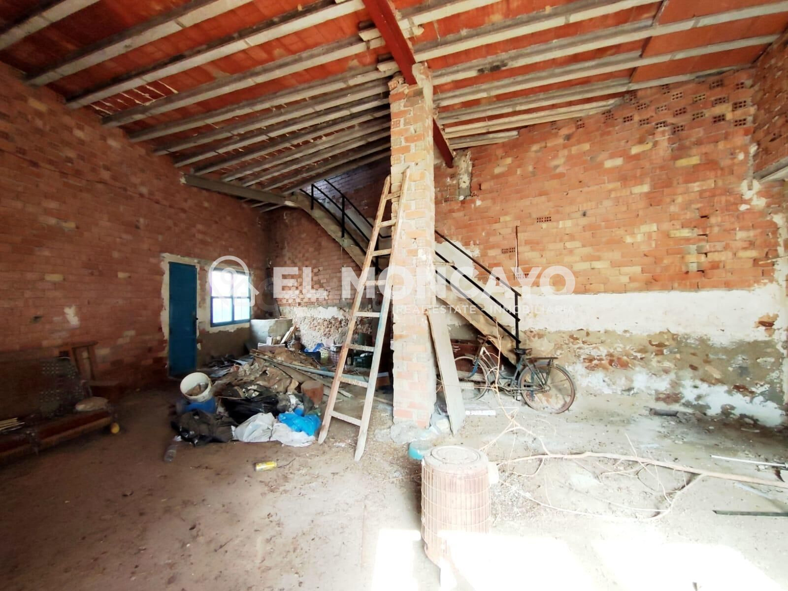 Fantástica casa de pueblo esquina en el centro de Los Montes - foto 5