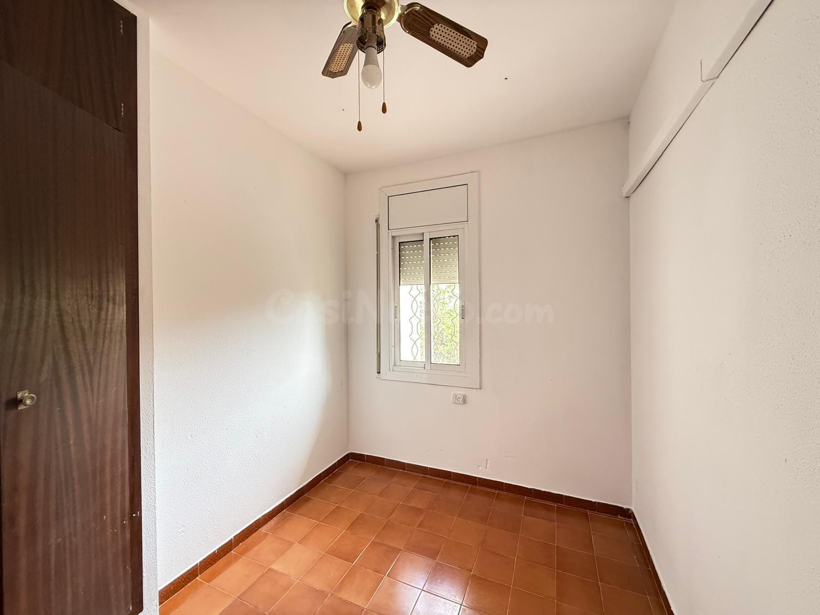 Chalet adosado de 3 dormitorios con garaje, terrazas y jardí - foto 3