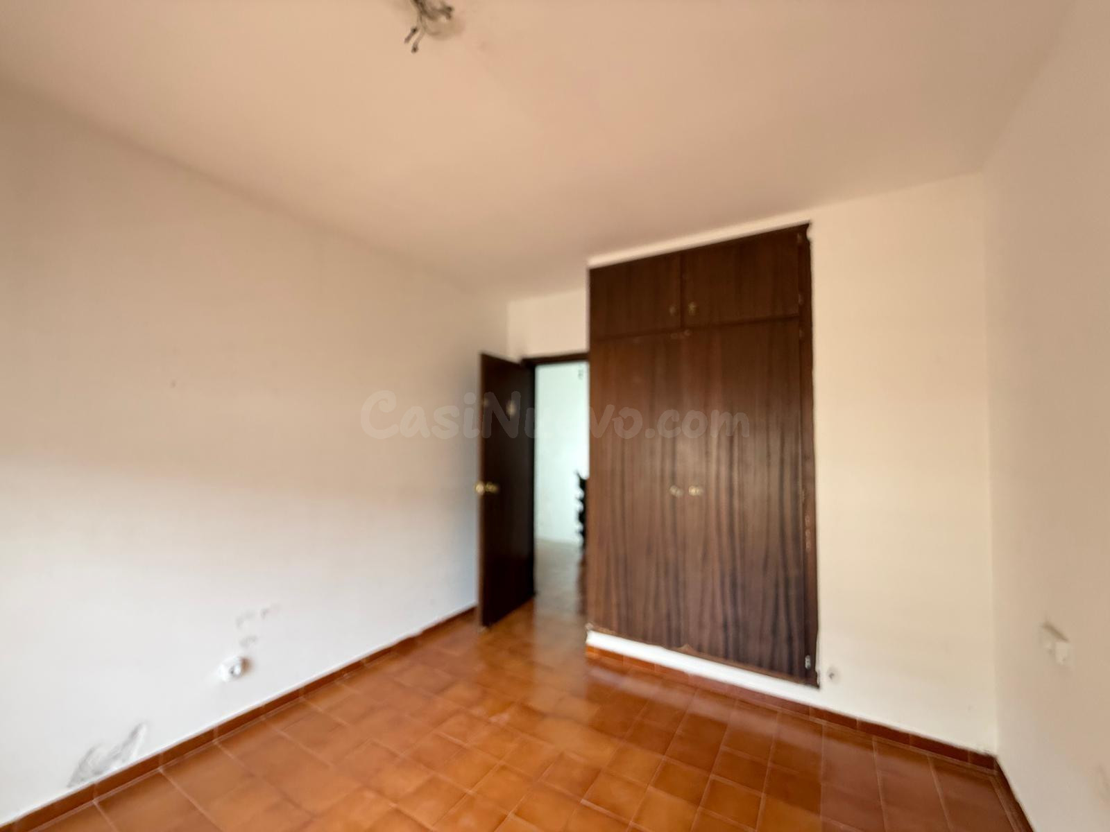 Chalet adosado de 3 dormitorios con garaje, terrazas y jardí - foto 4