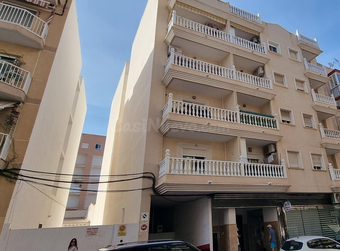 se vende un piso de 2 dormitorios cerca de la playa Cura en Torrevieja