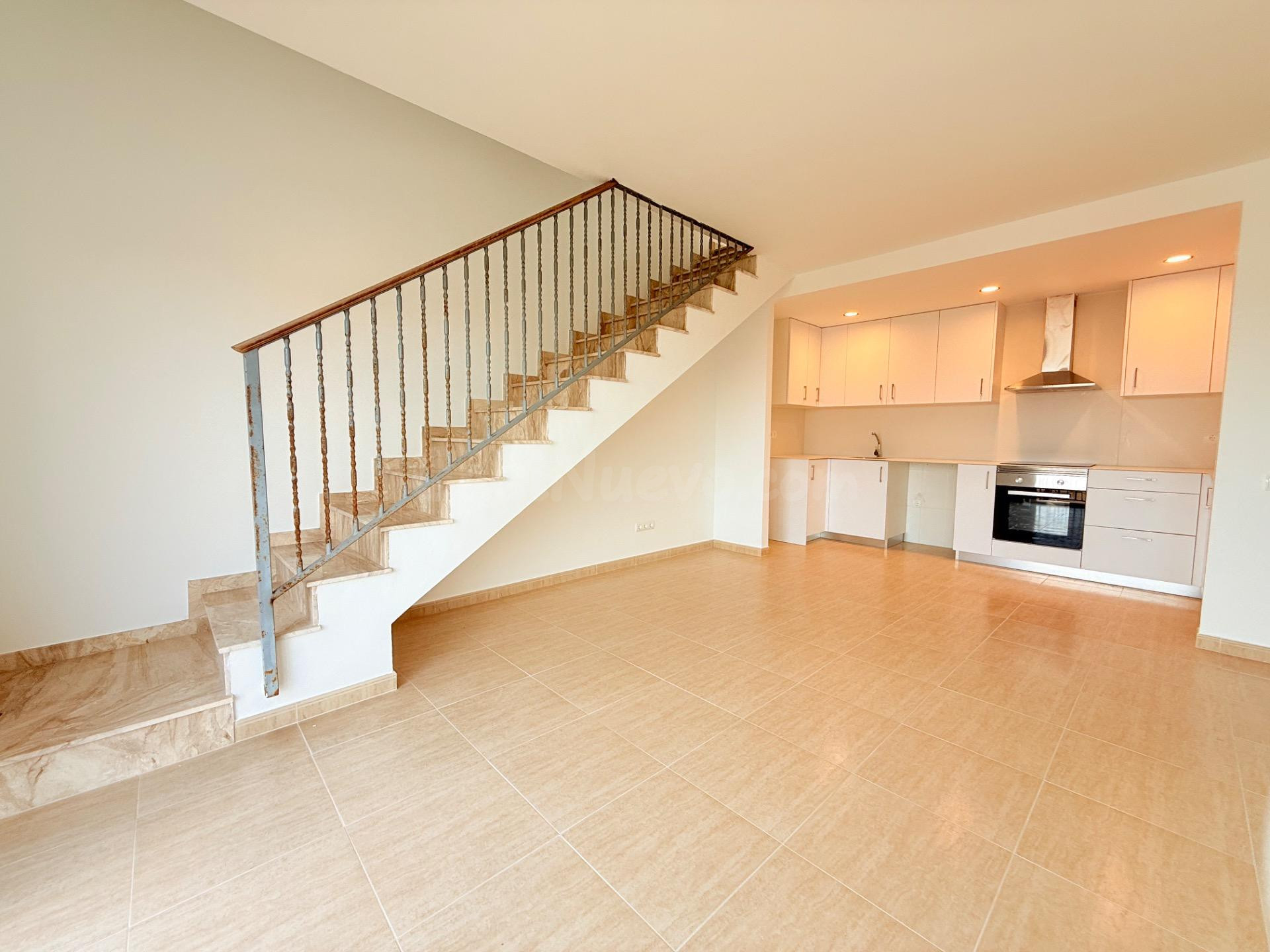 Espectacular duplex de 96m2, luminoso y muy céntrico en Deltebre - foto 2