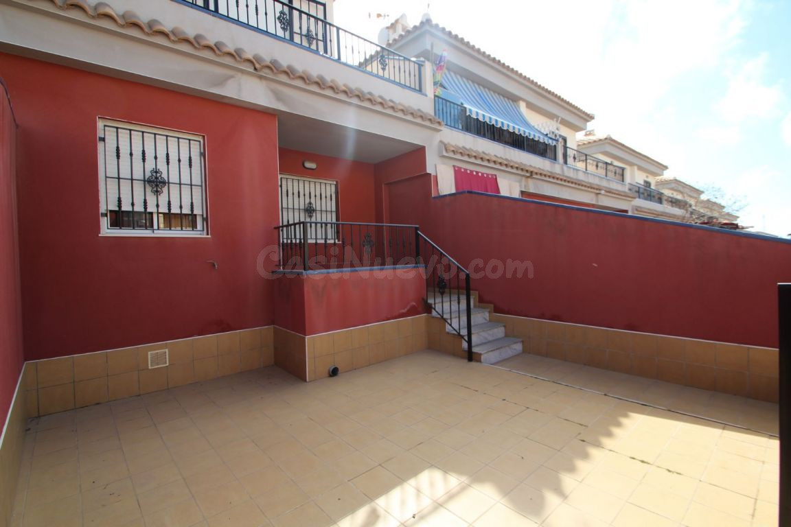 Dúplex adosado con piscina comunitaria en Aguas Nuevas, Torrevieja