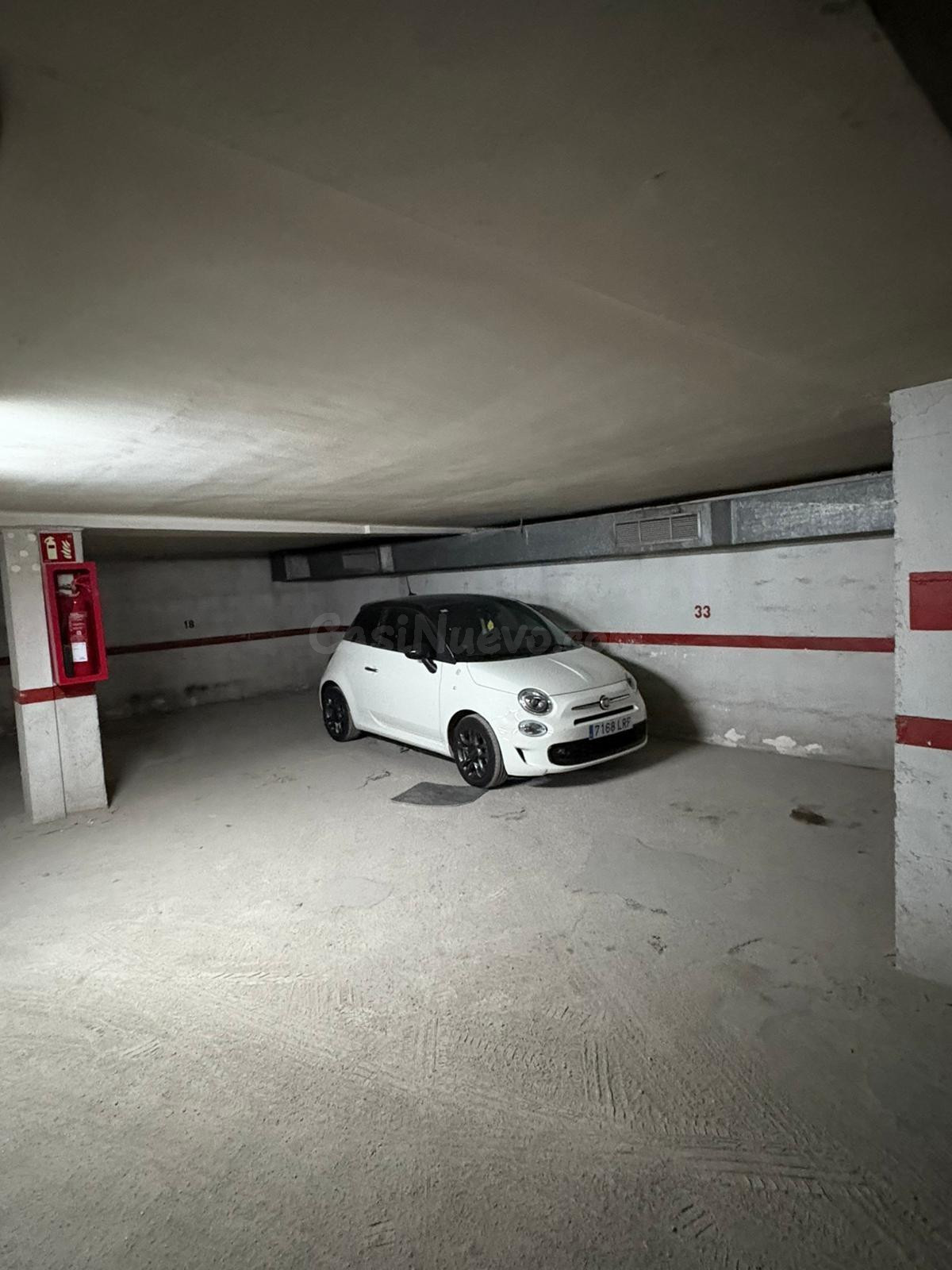 Oportunidad: Parking de 10,8 m2 a metros de Blanquerna y Ave - foto 3