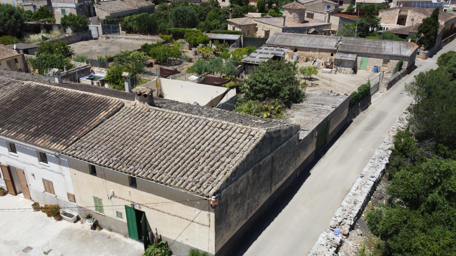 Crea la Casa de tus Sueños en Mallorca | 256 m2, Patio Privado y Posibilidades Infinitas en Sineu