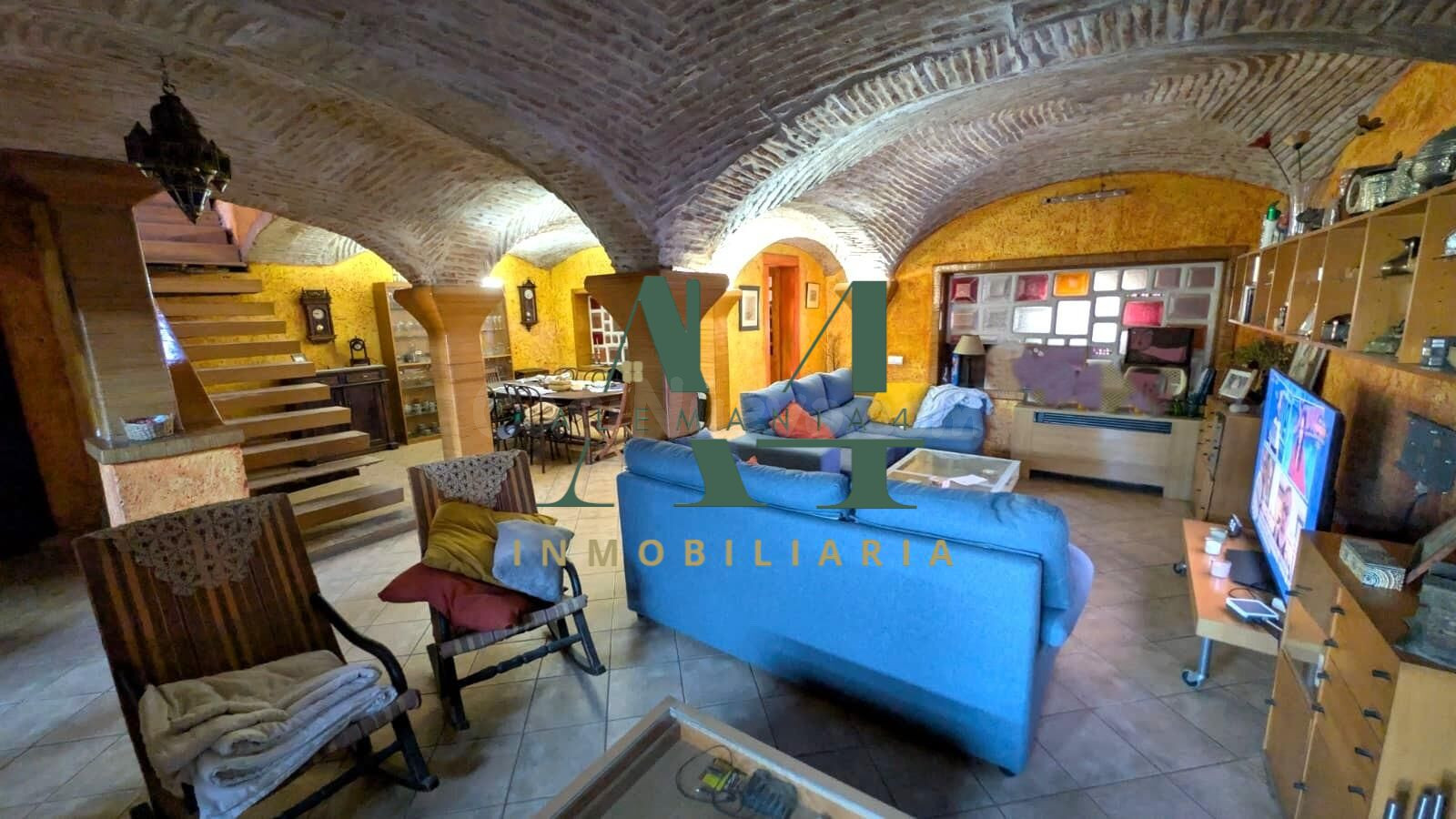 Impresionante Chalet Semireformado en el Corazón de Cáceres  - foto 4