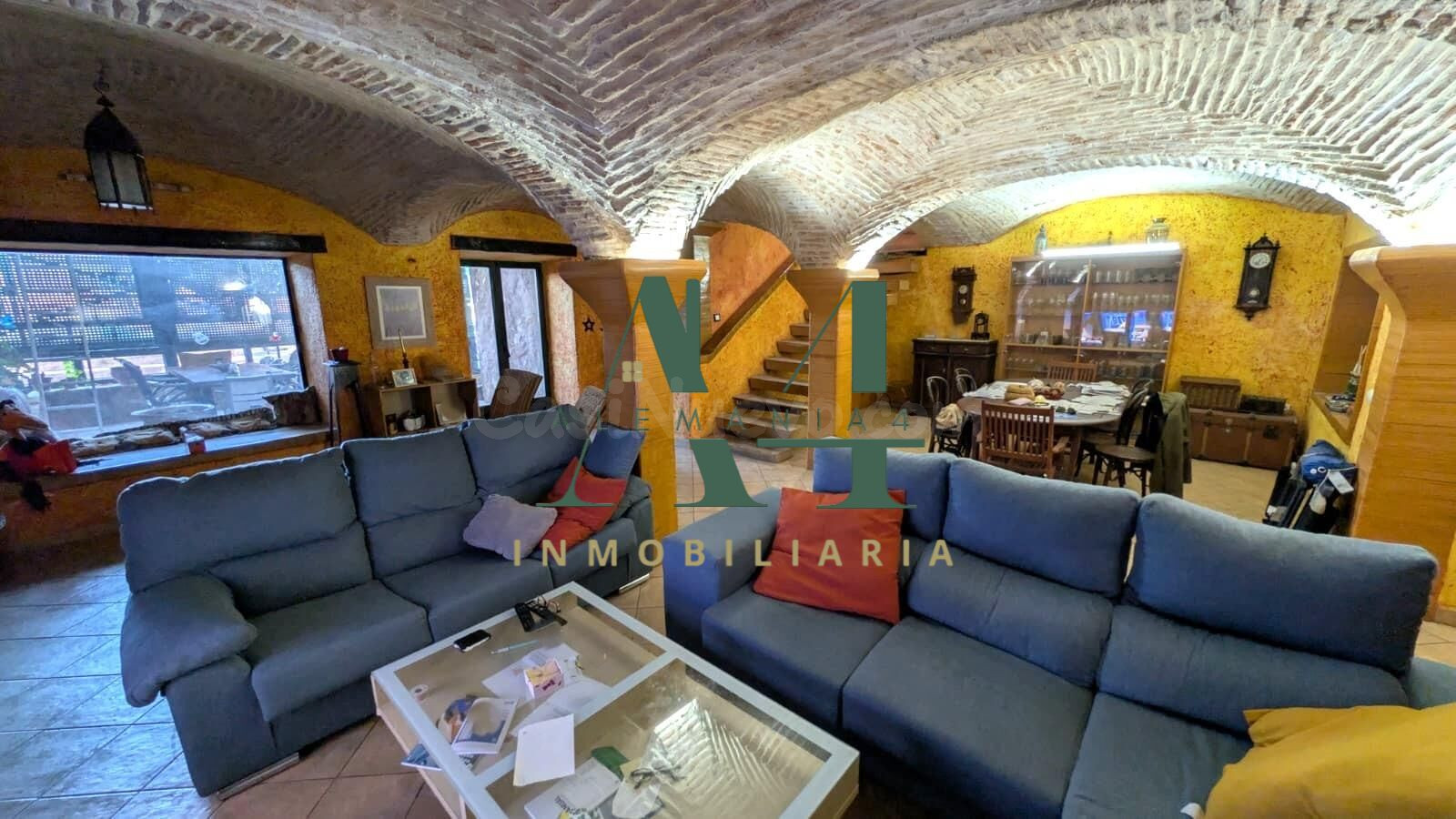 Impresionante Chalet Semireformado en el Corazón de Cáceres  - foto 5