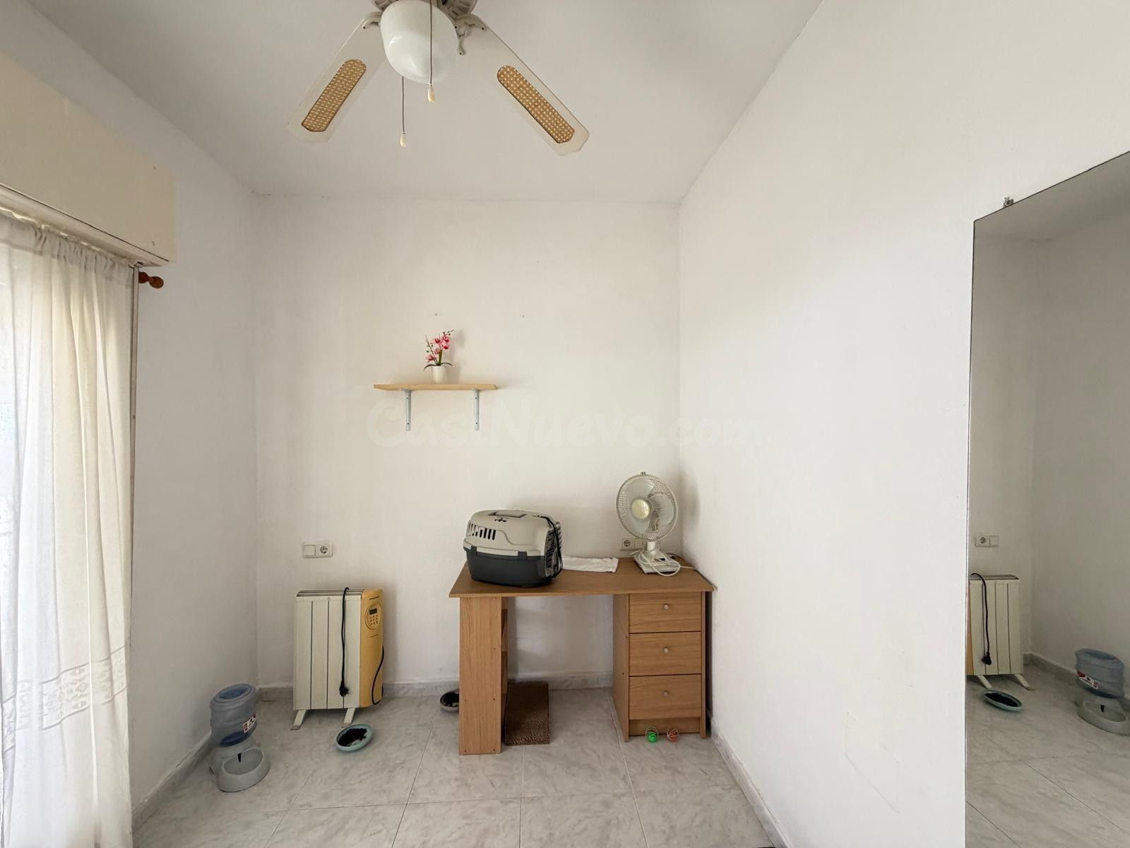 ADOSADO CON PARCELA Y SOLARIUM PRIVADA EN ZONA CARREFOUR. 2 DORM. 1 BAÑO. CON PISCINA COMUNITARIA. - foto 3