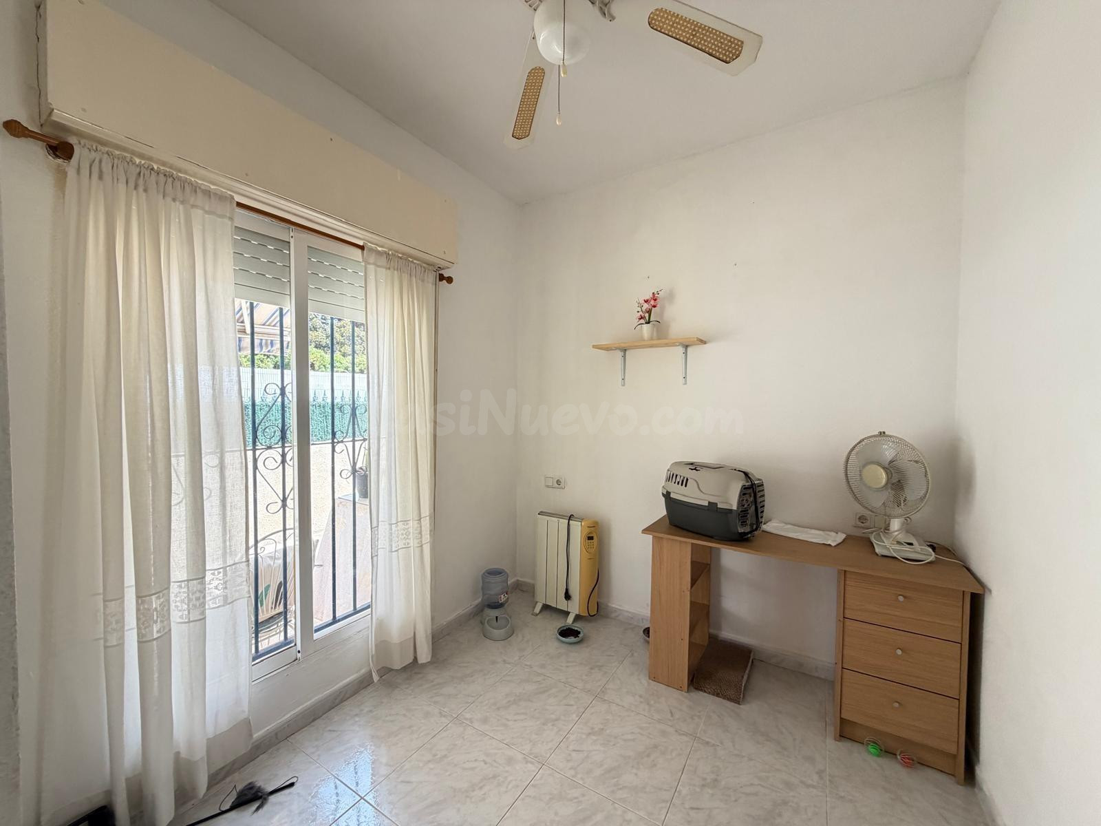ADOSADO CON PARCELA Y SOLARIUM PRIVADA EN ZONA CARREFOUR. 2 DORM. 1 BAÑO. CON PISCINA COMUNITARIA. - foto 4