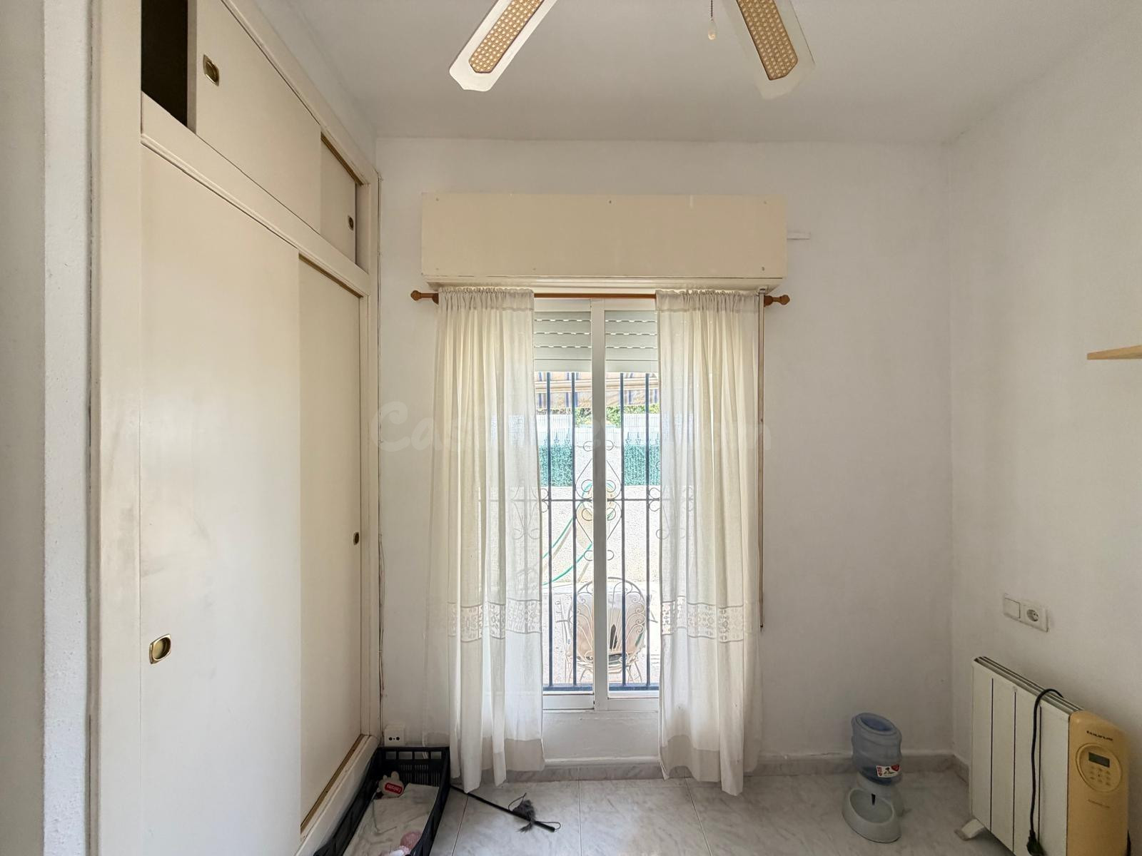 ADOSADO CON PARCELA Y SOLARIUM PRIVADA EN ZONA CARREFOUR. 2 DORM. 1 BAÑO. CON PISCINA COMUNITARIA. - foto 5