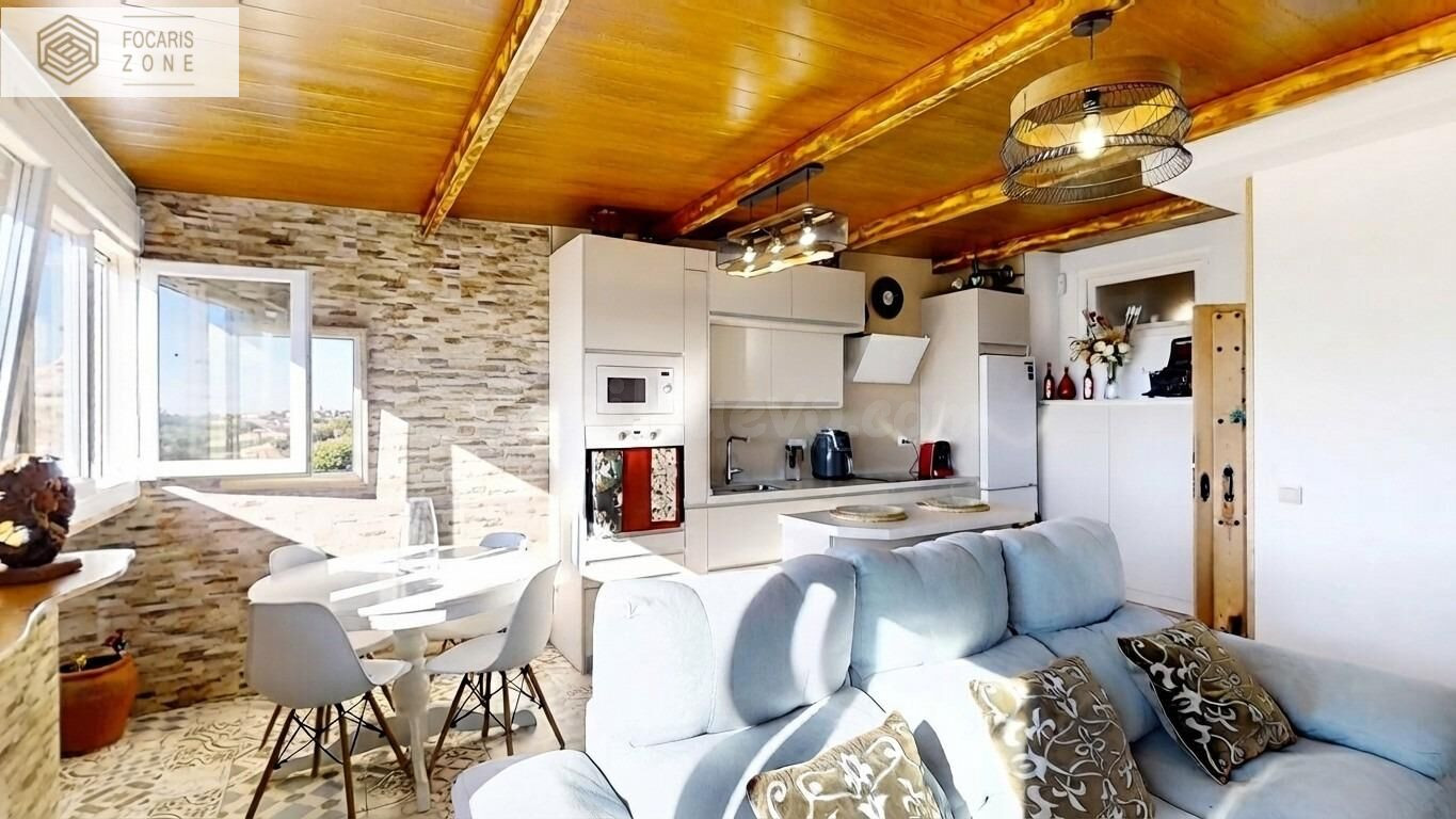 ESPECTACULAR DÚPLEX DE 4 DORMITORIOS Y 132 M2 con VISTAS DE ENSUEÑO. Garaje y Trastero incluidos. ¡Doble Estilo!