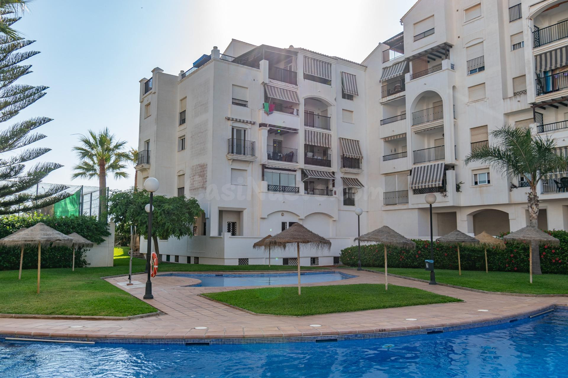 SALOBREÑA-PISO JUNTO A LA PLAYA. TRES DORMITORIOS,DOS BAÑOS  - foto 3