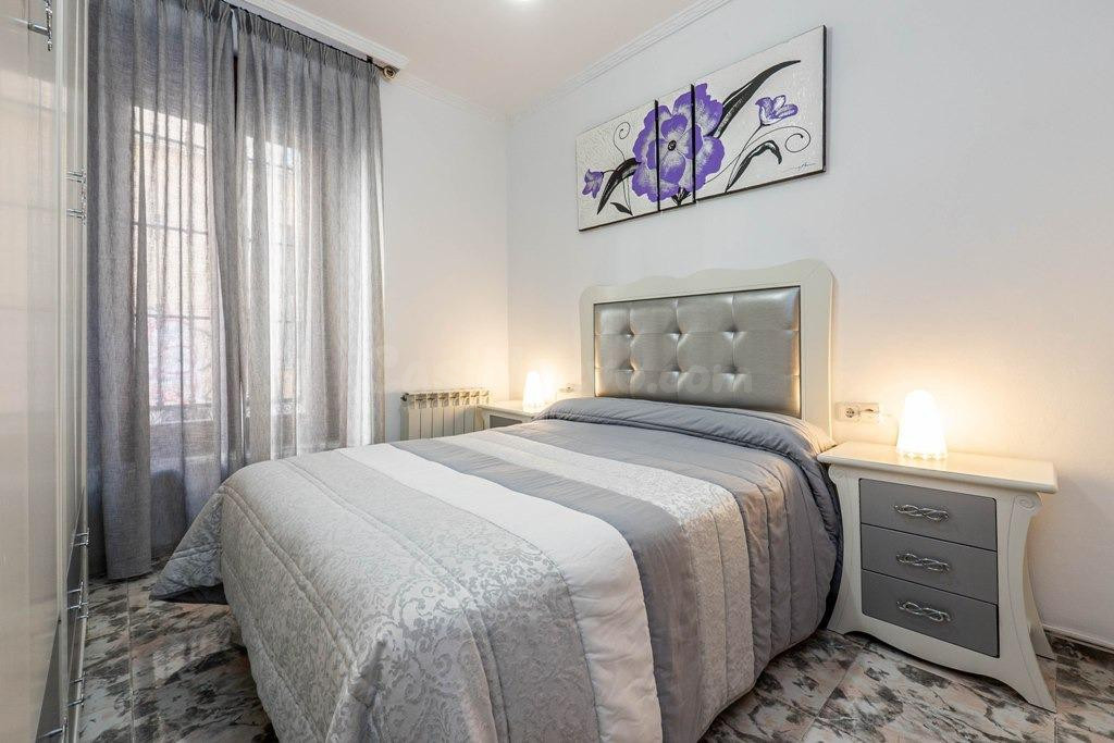 Piso reformado, con 3 dormitorios y 1 baño en pleno centro d - foto 3