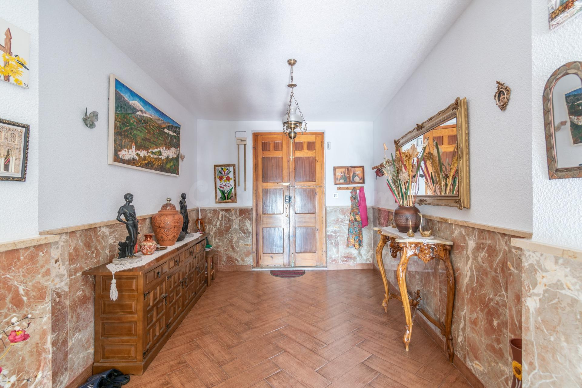 Gran Casa en Esquina en Atarfe – 4 Dormitorios, Piscina, Gar - foto 3