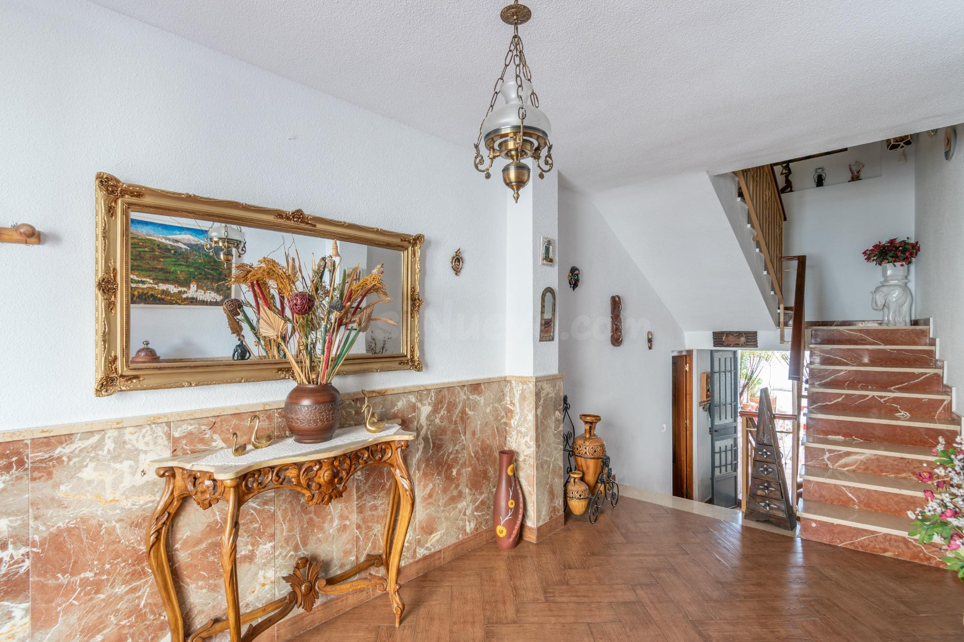 Gran Casa en Esquina en Atarfe – 4 Dormitorios, Piscina, Gar - foto 4