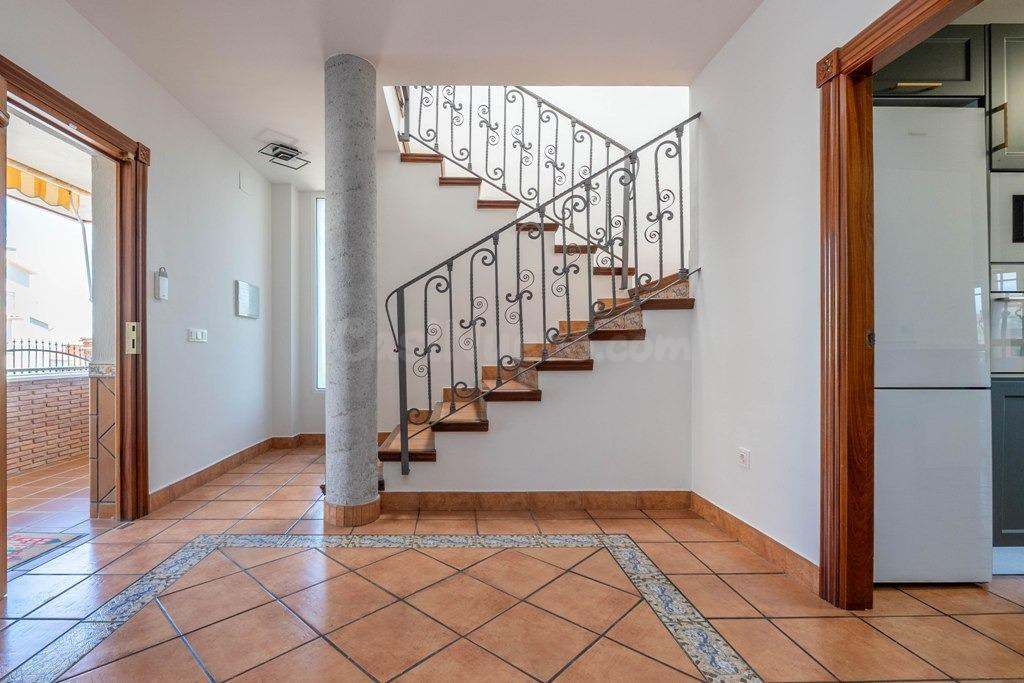 Espectacular casa en Nueva Otura - foto 5