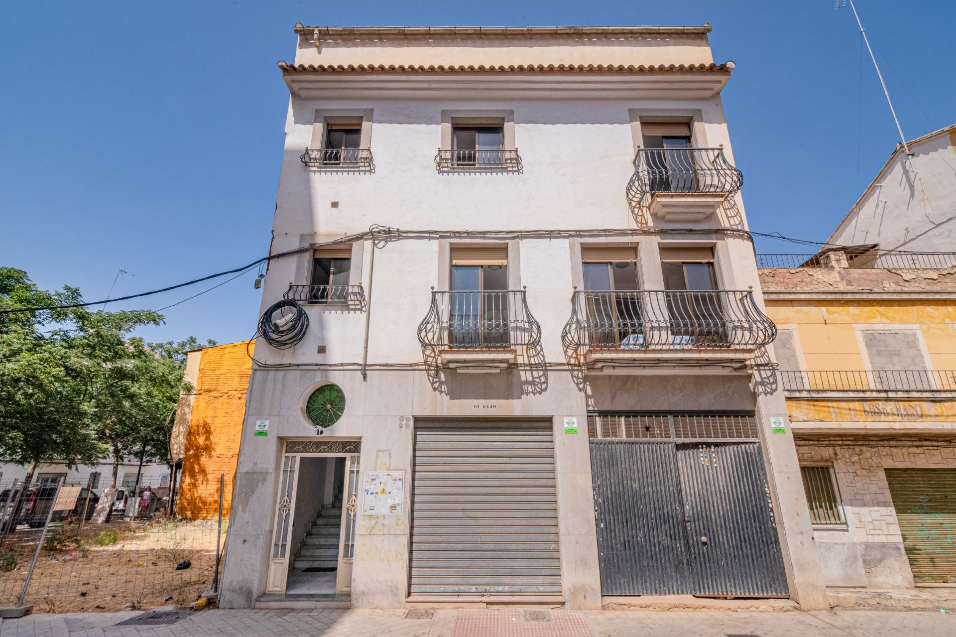 Amplio Chalet en Zaidín, Granada - Oportunidad de Inversión