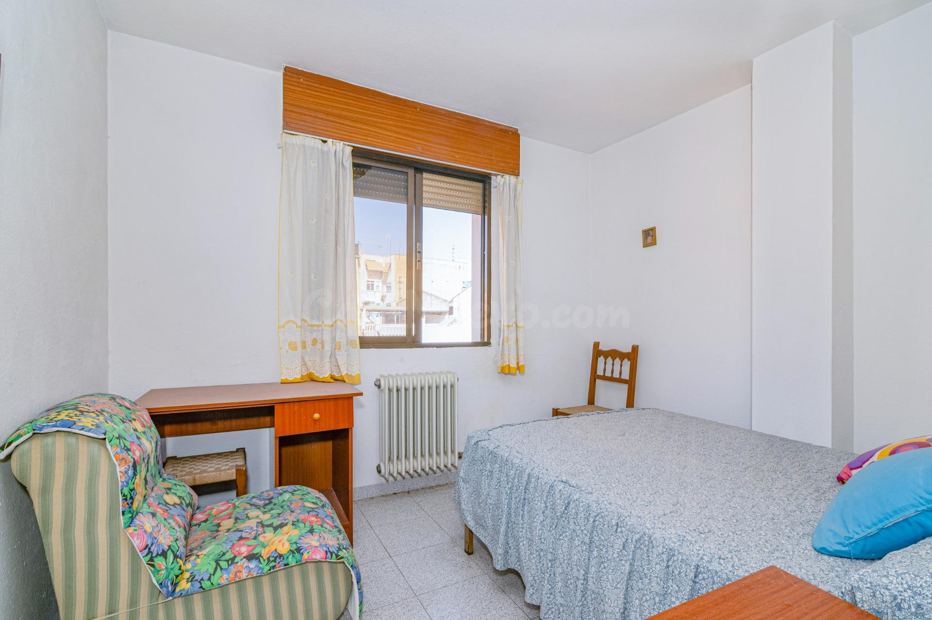 Amplio Chalet en Zaidín, Granada - Oportunidad de Inversión - foto 5