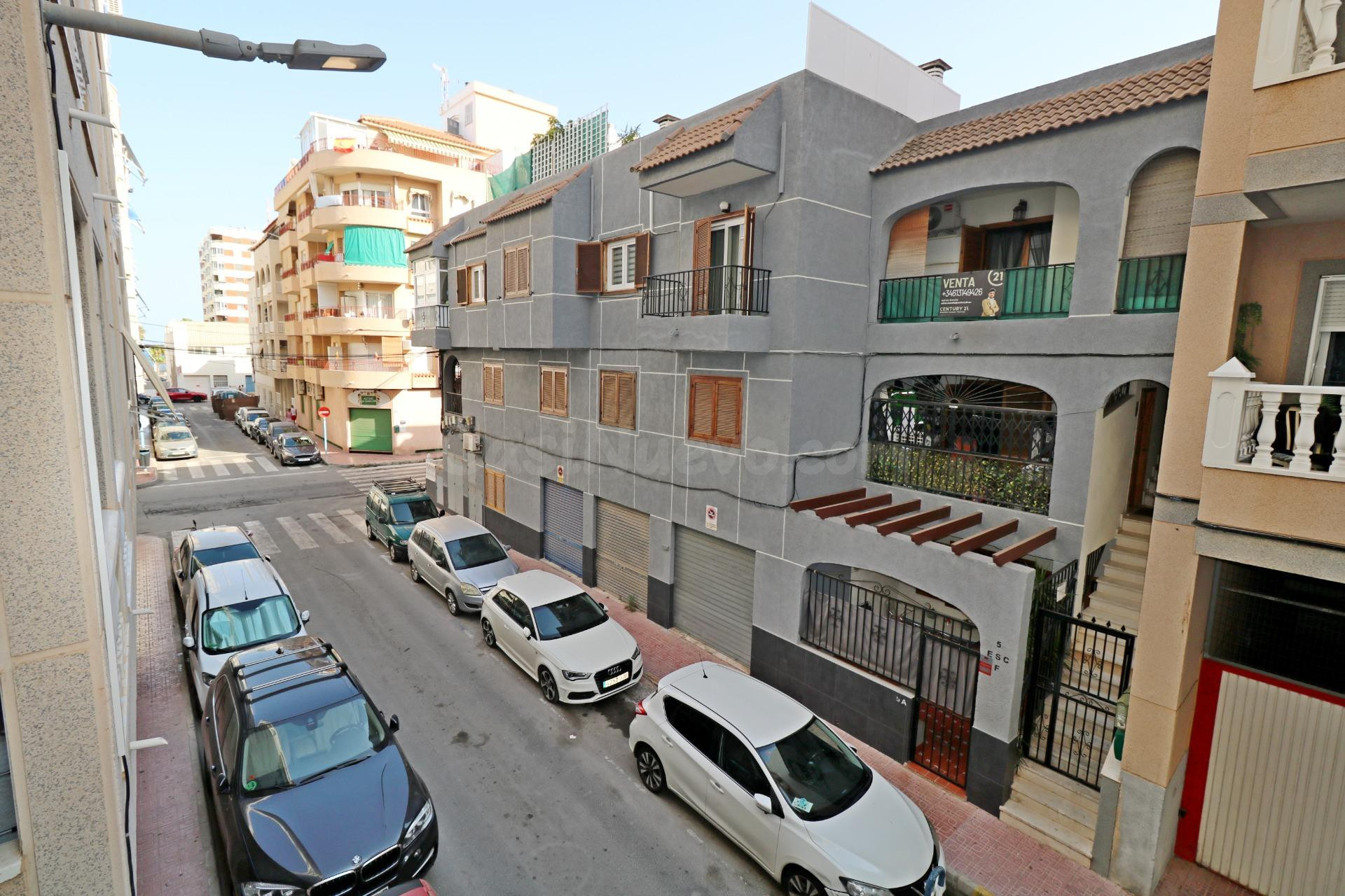 se vende un piso de 2 dormorios y 1 baño completo en distanc