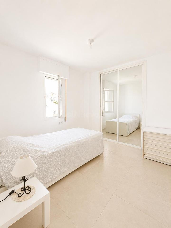 Ático reformado con 70m2 terraza en Benalmar Playa, Benalmád - foto 5