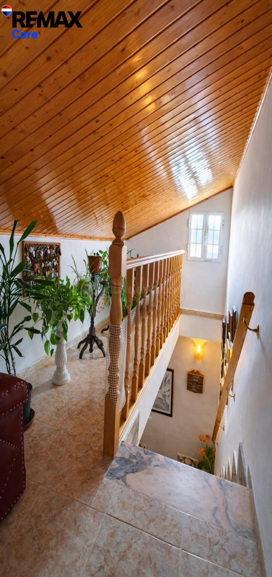 Espectacular Chalet Independiente de 320 m2 con Gran Parcela - foto 3
