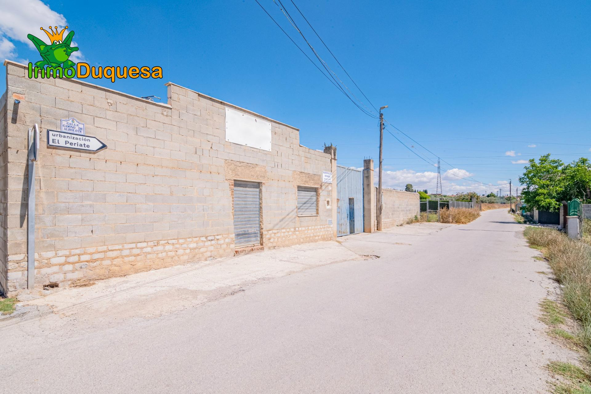 Finca con 2 NAVES y COBERTIZO. 2.100 m2 de solar.