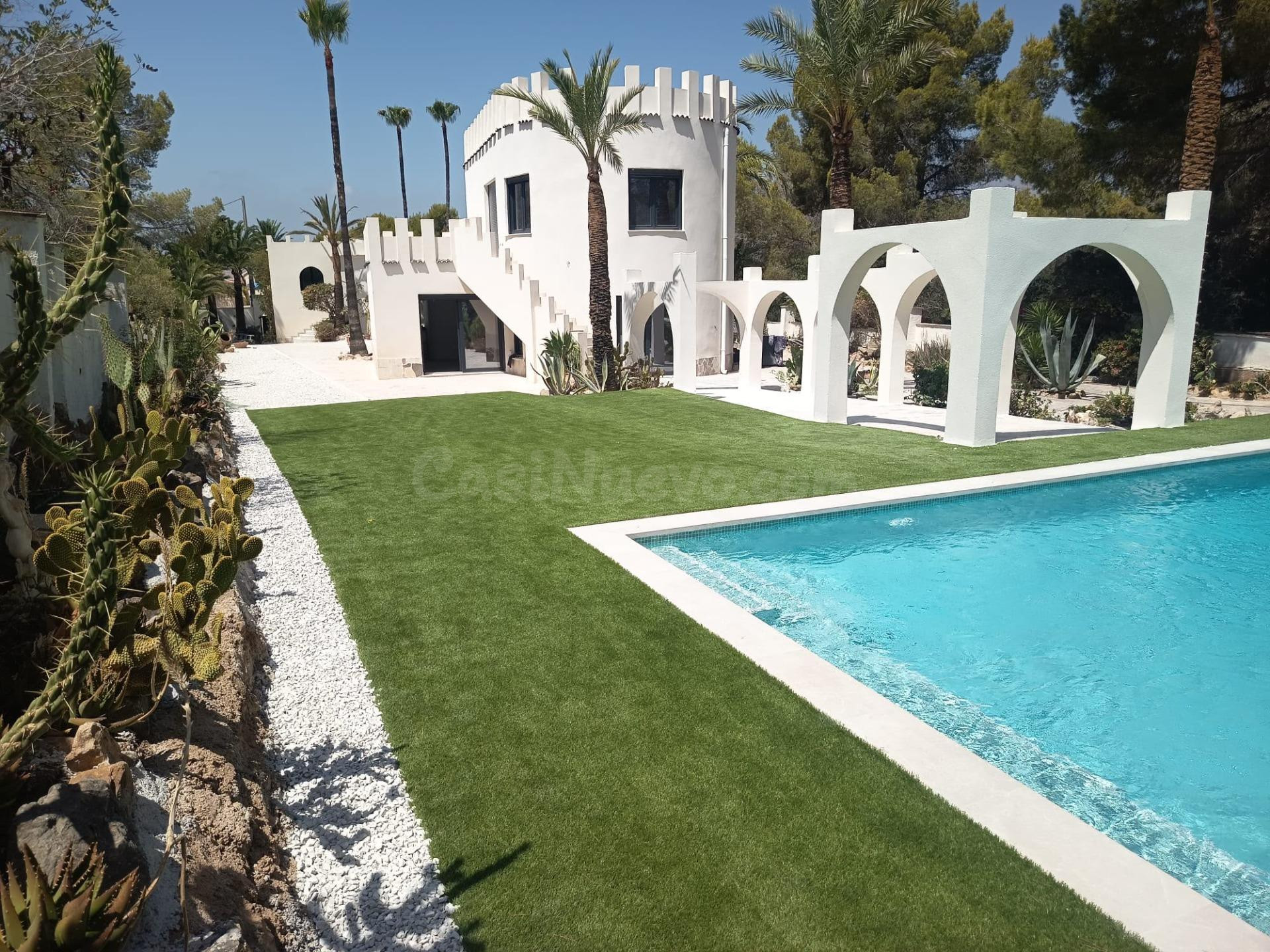 Villa única en Albir, totalmente reformado con piscina y garaje en parcela de 1450m2