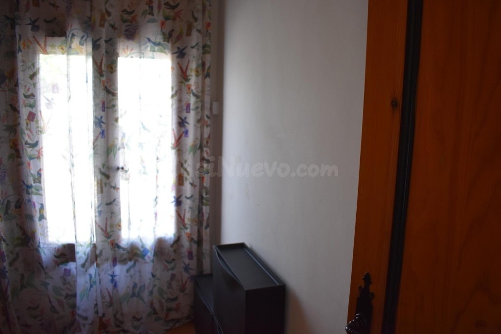 Chalet con piscina, jardín y 2 almacenes grandes cerca de la - foto 3