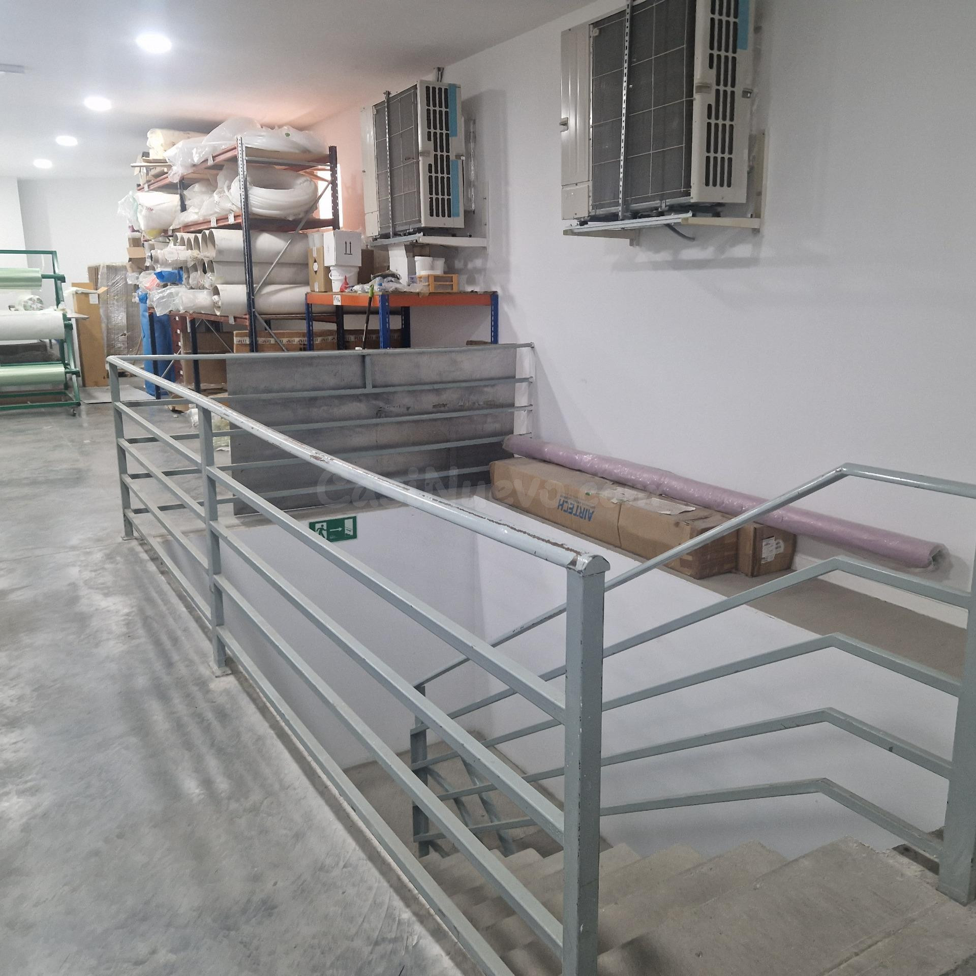 Espléndida Nave Industrial de 700 m2 en Perfecto Estado - foto 3