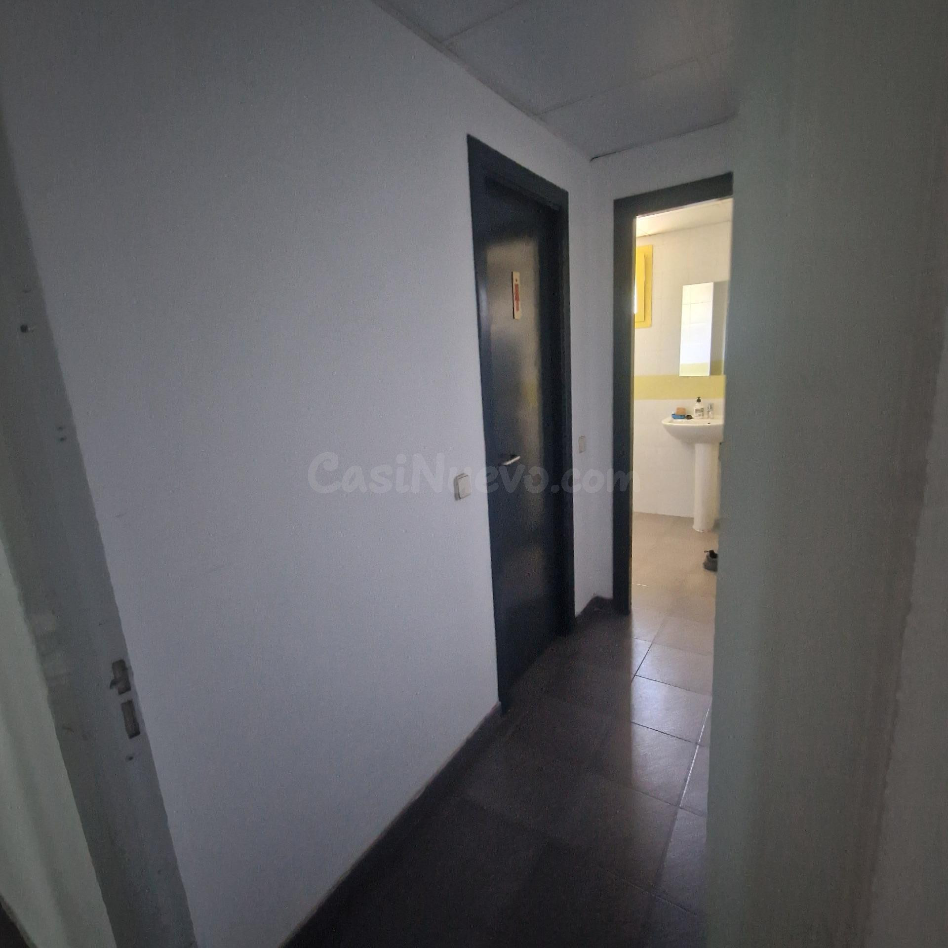 Espléndida Nave Industrial de 700 m2 en Perfecto Estado - foto 4