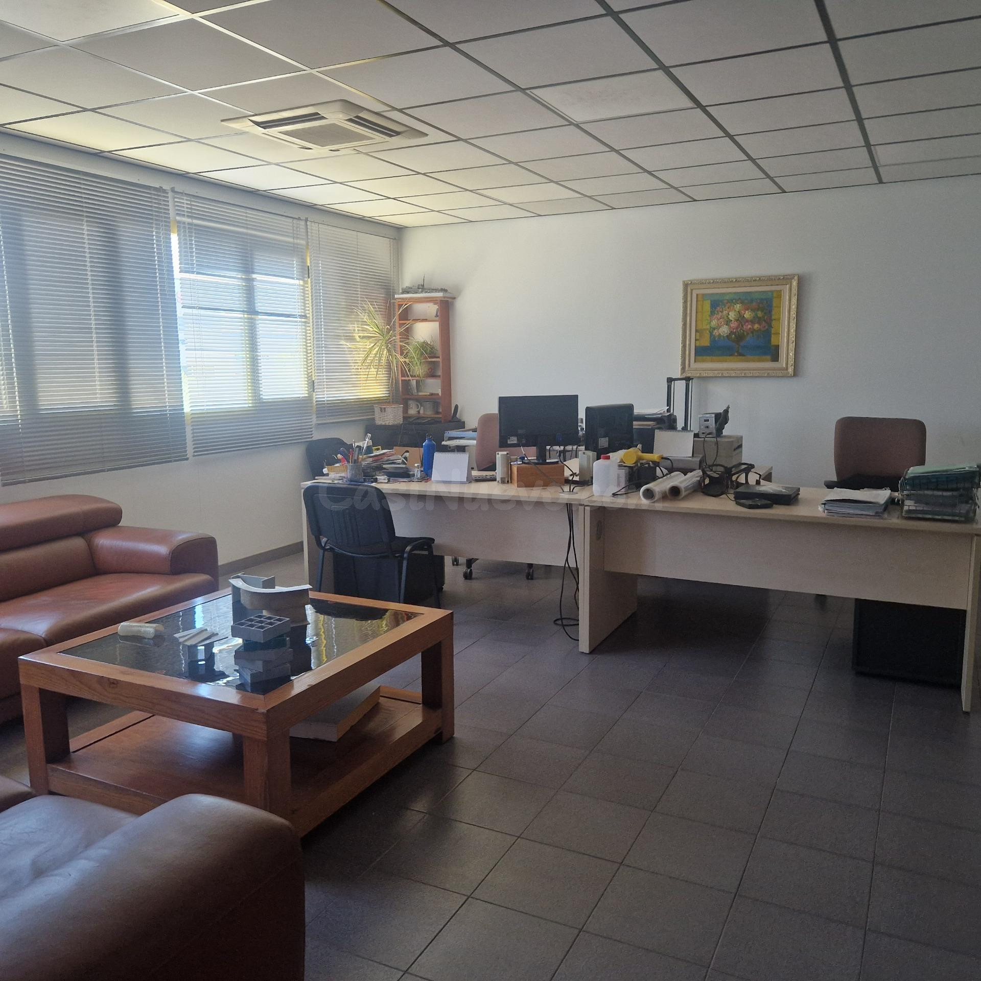 Espléndida Nave Industrial de 700 m2 en Perfecto Estado - foto 5