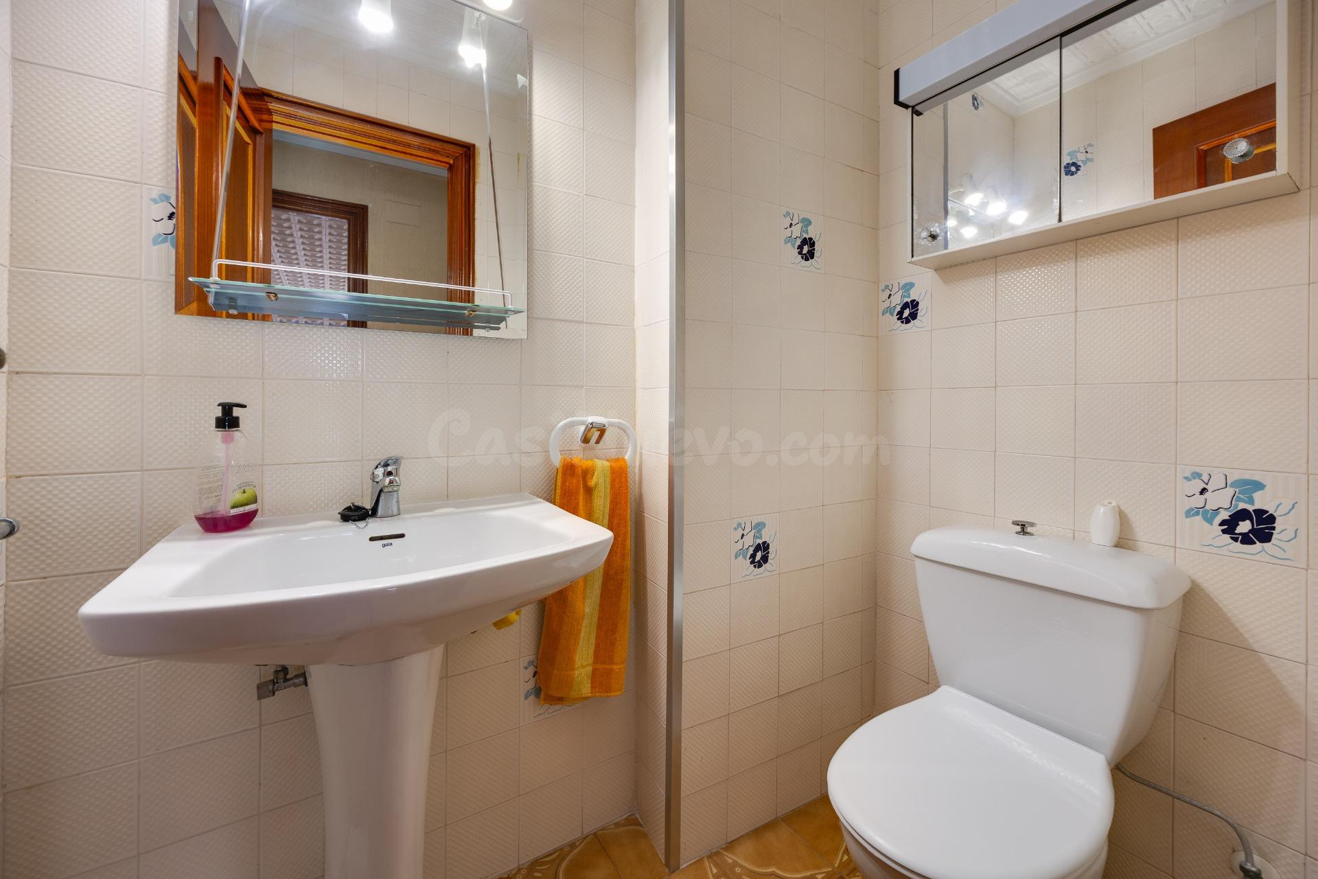 Apartamento en primera línea con vistas frontales al mar en  - foto 5