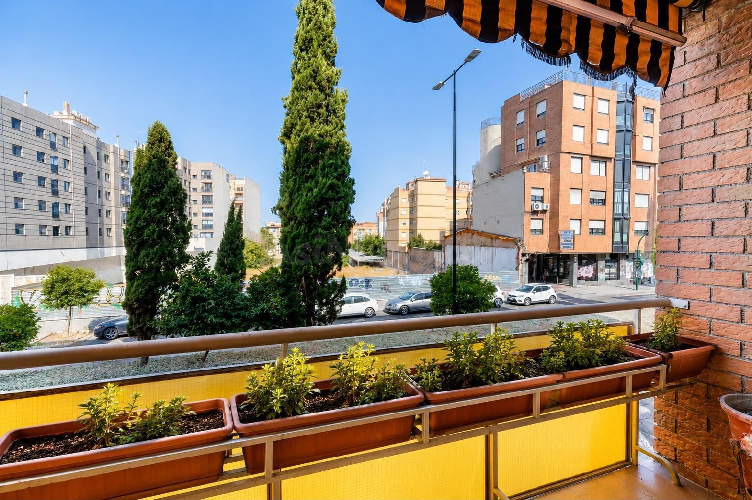 Amplia vivienda de 3 dormitorios junto al metro en la zona de Villarejo