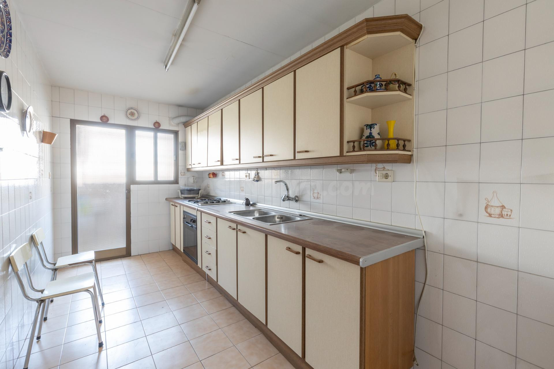 Amplia vivienda de 3 dormitorios junto al metro en la zona d - foto 3