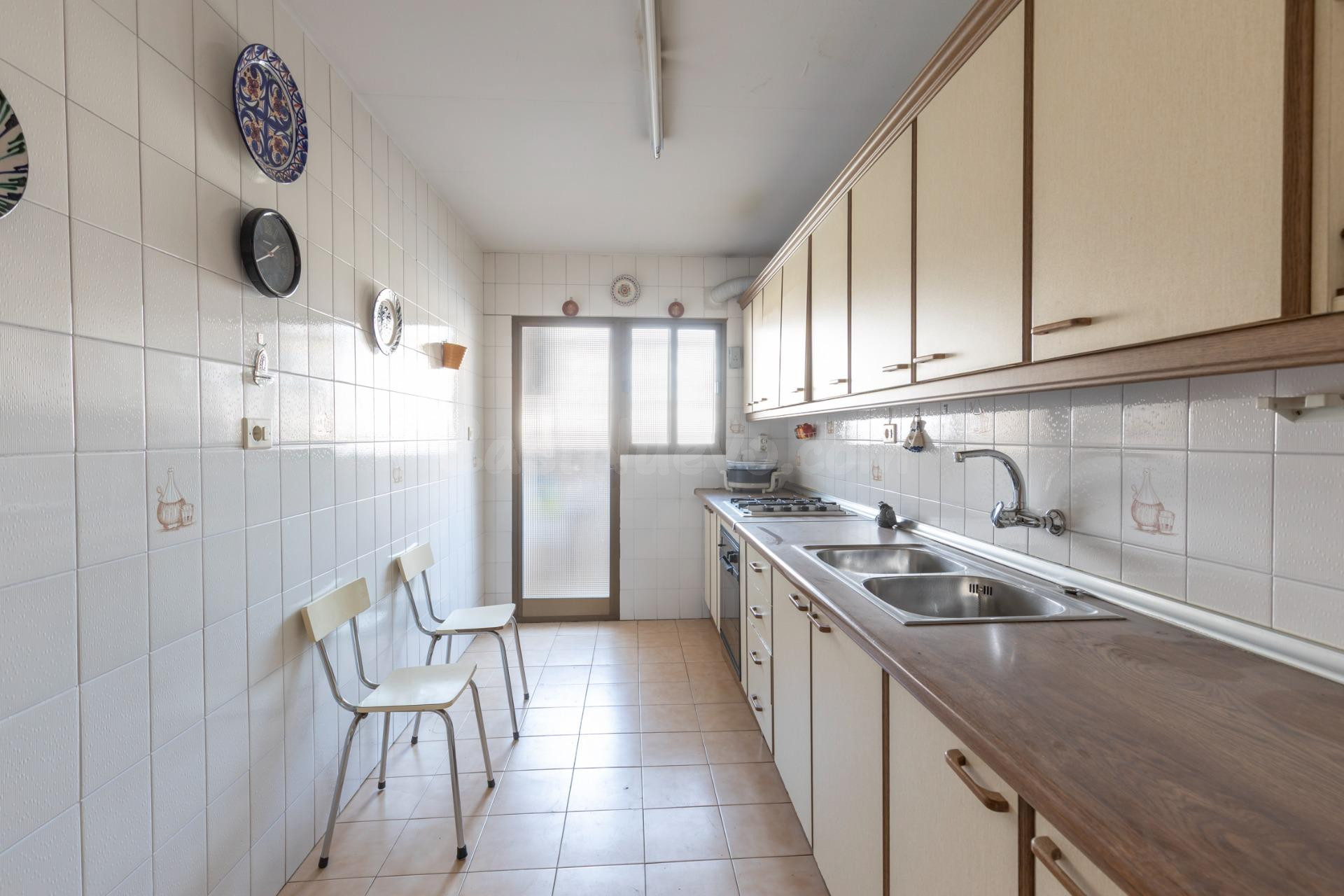 Amplia vivienda de 3 dormitorios junto al metro en la zona d - foto 4