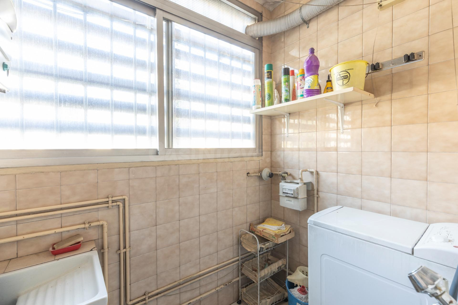 Amplia vivienda de 3 dormitorios junto al metro en la zona d - foto 5