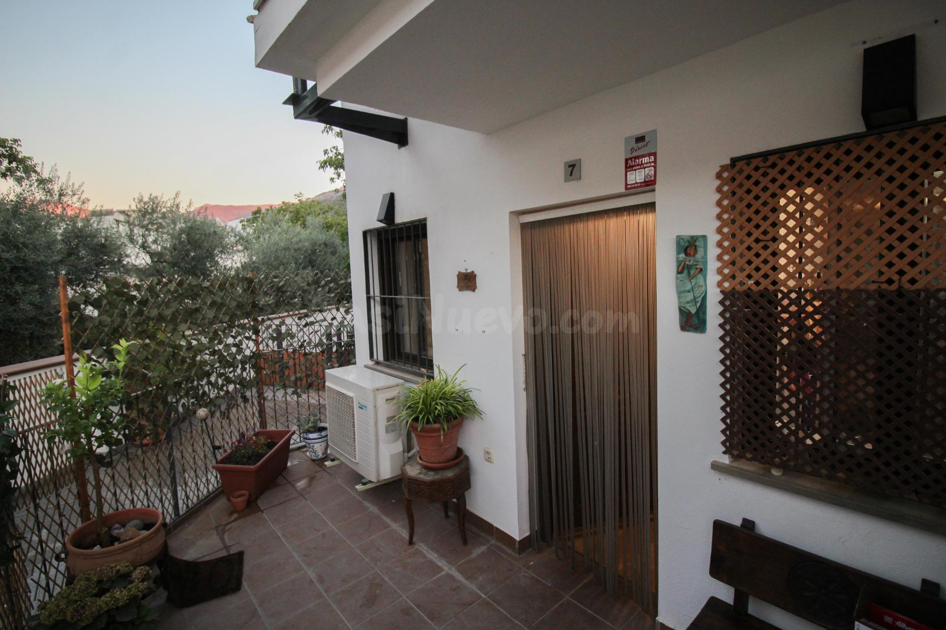 Acogedor piso de 2 dormitorios con piscina, terraza y vistas