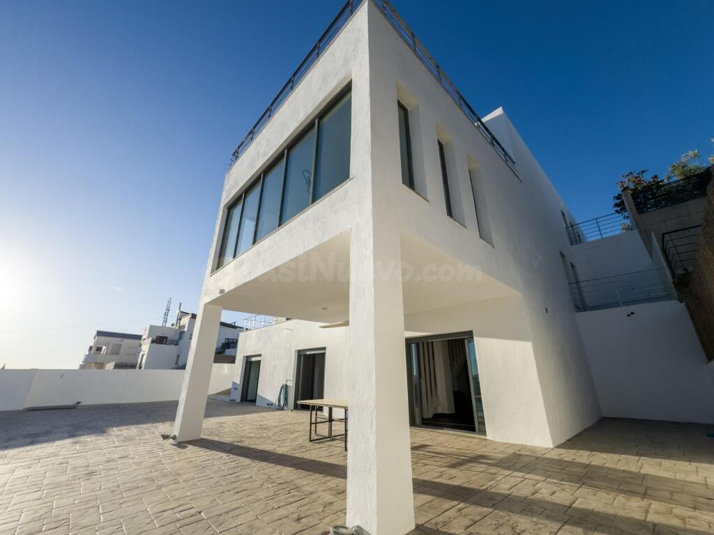 Gran chalet de DISEÑO MODERNO en venta en La Zubia. - foto 4